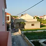 Lonic * Kukljica
