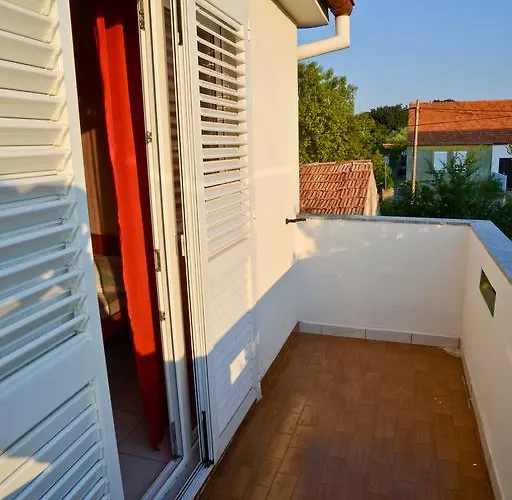 Lonic Apartment *