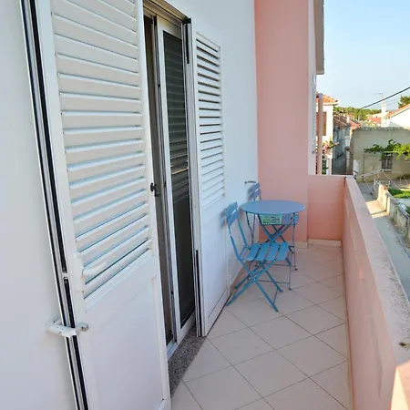 Lonic Διαμέρισμα *