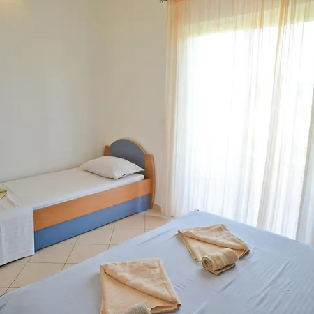 Lonic Apartment *