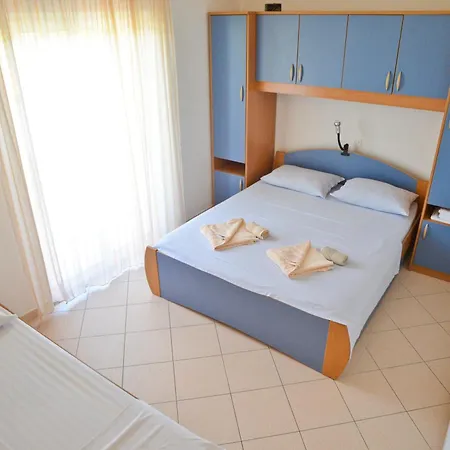 Lonic Apartment *