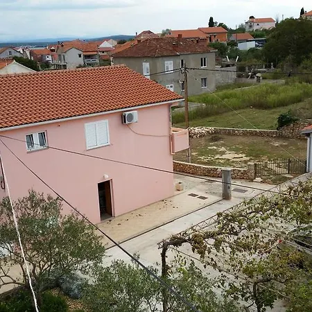 Lonic Apartment