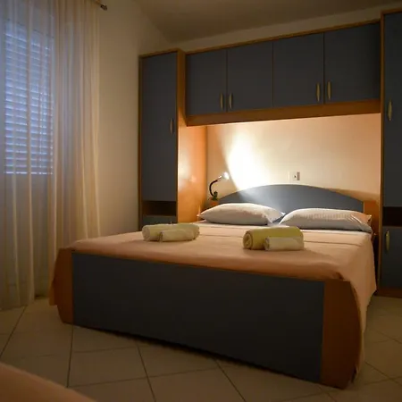 Lonic Apartment *