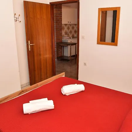 Lonic Apartment *